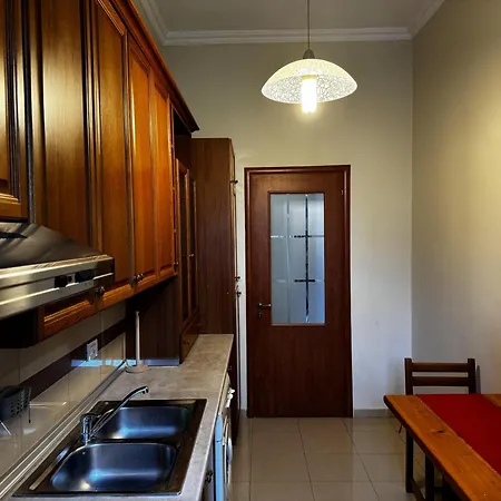 Amazing View & Location -central Apartman