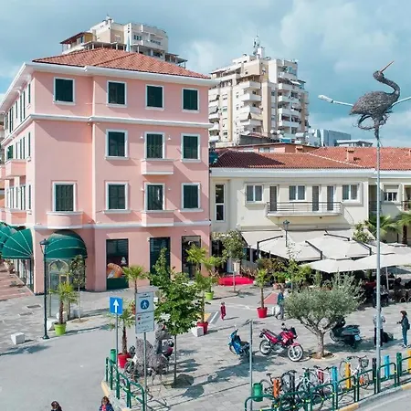 Amazing View & Location -central Apartman